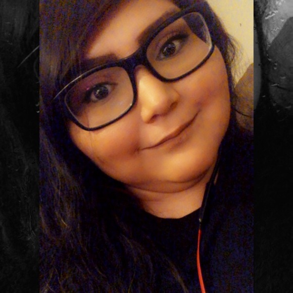 Meet your Posher, Aurora - Picture 5 of 7